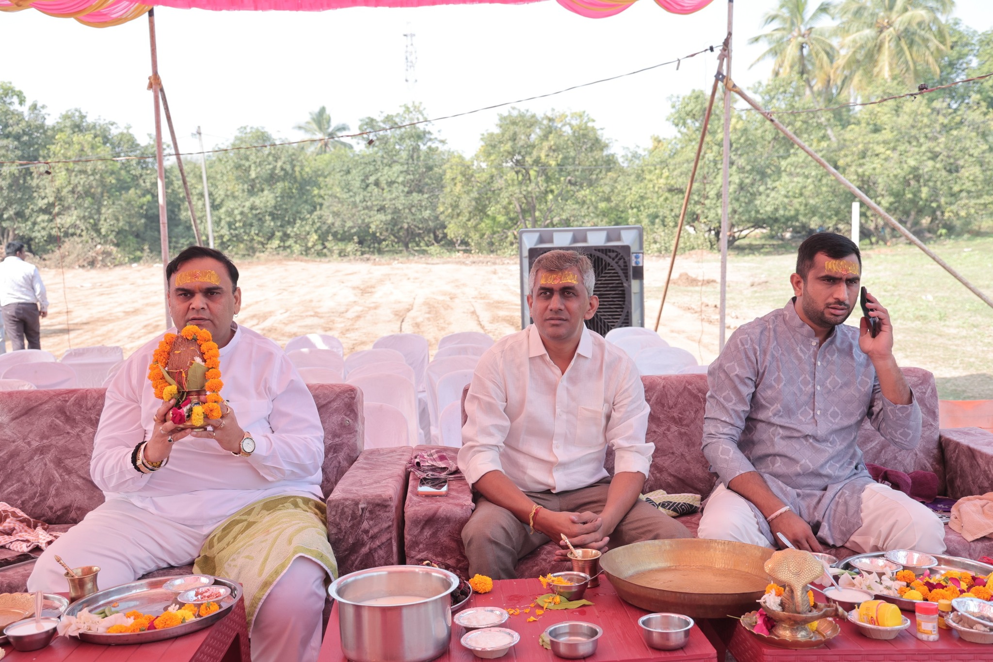 તા.૦૬-૧૨-૨૦૨૫ ના રોજ બારડોલીમાં અમારા નવા સાહસ રૂદ્ર એલિગન્સ પ્રોજેક્ટ ૪/૫ BHK બંગલો પ્રોજેક્ટનું ભૂમિપૂજન કર્યું.